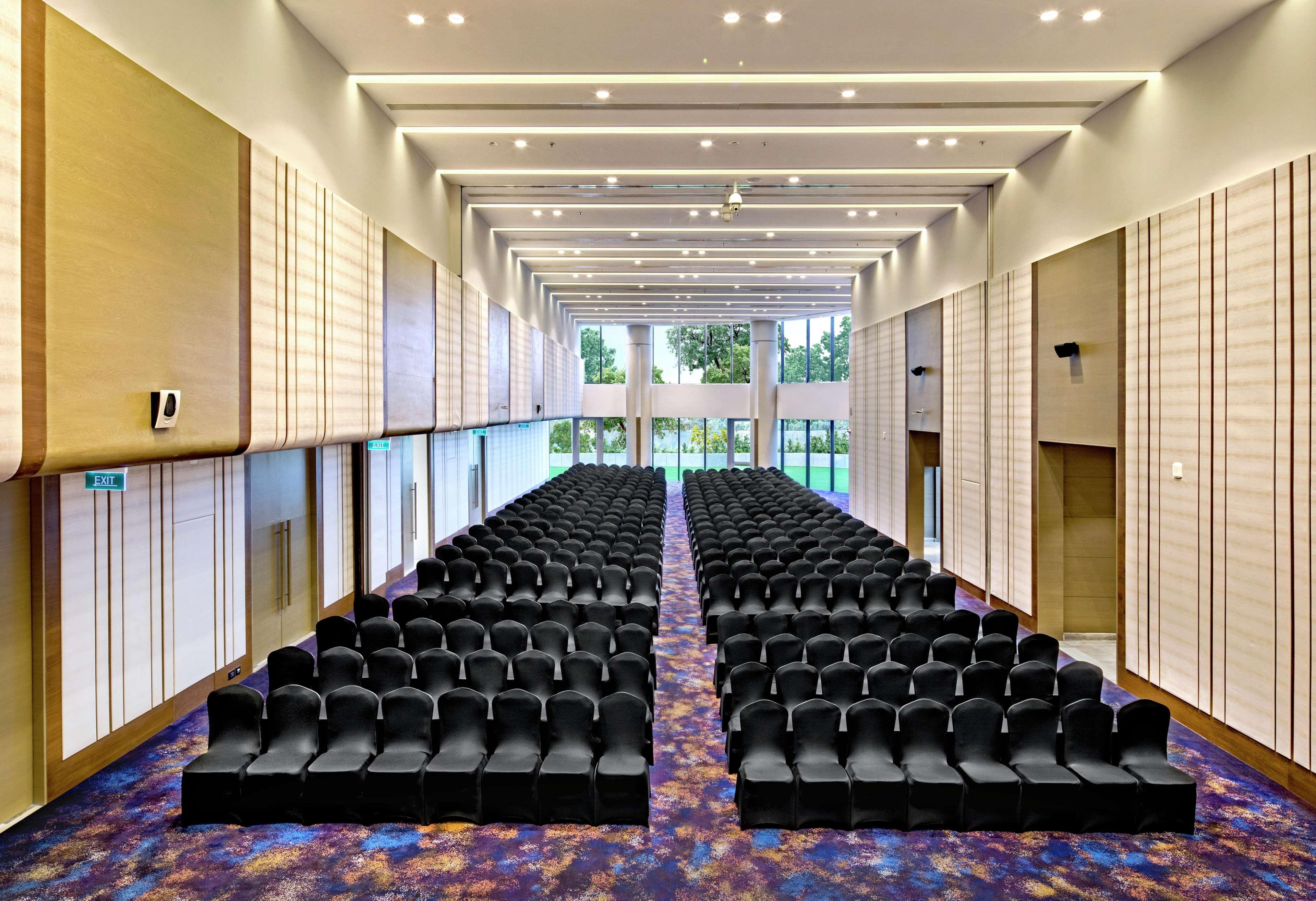Doubletree By Hilton Ahmedabad Ξενοδοχείο Εξωτερικό φωτογραφία