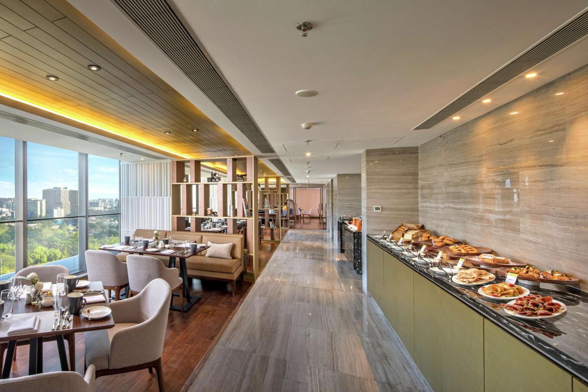 Doubletree By Hilton Ahmedabad Ξενοδοχείο Εξωτερικό φωτογραφία