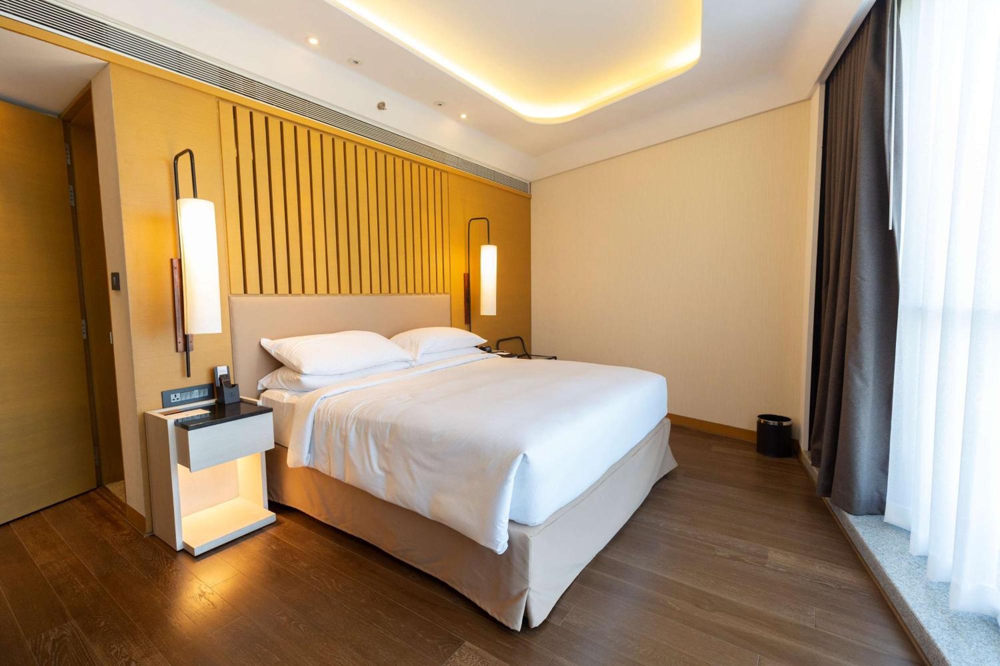 Doubletree By Hilton Ahmedabad Ξενοδοχείο Εξωτερικό φωτογραφία